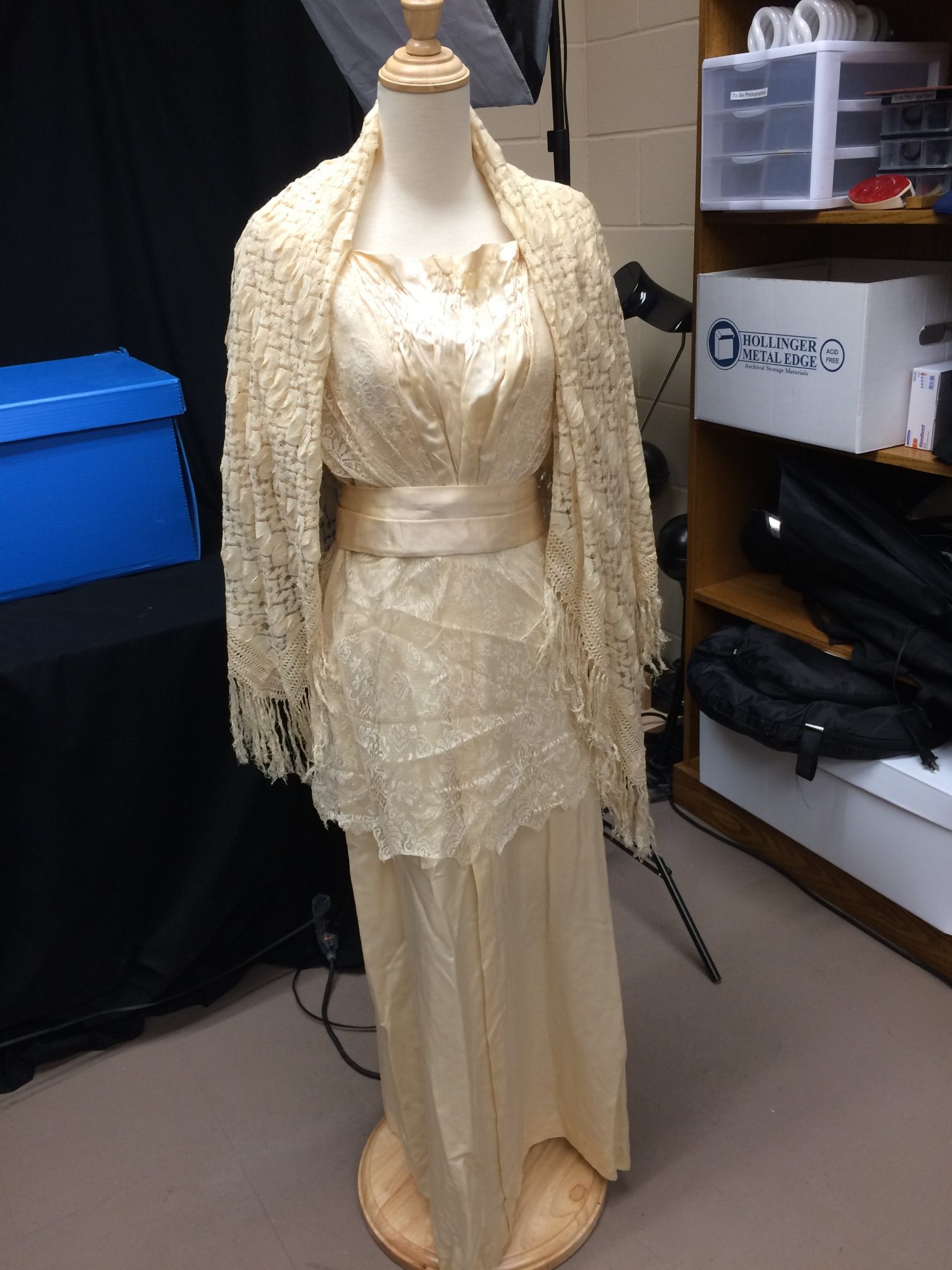 wedding dress dated from 1911