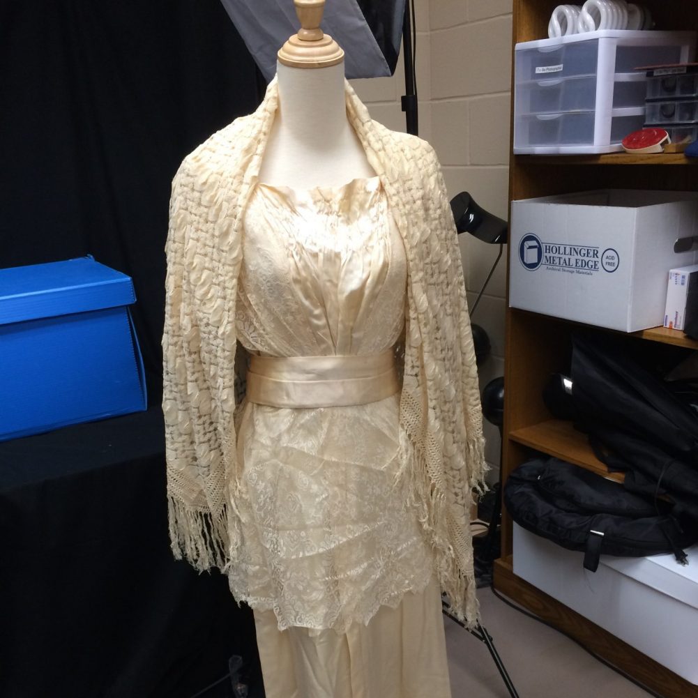 wedding dress dated from 1911